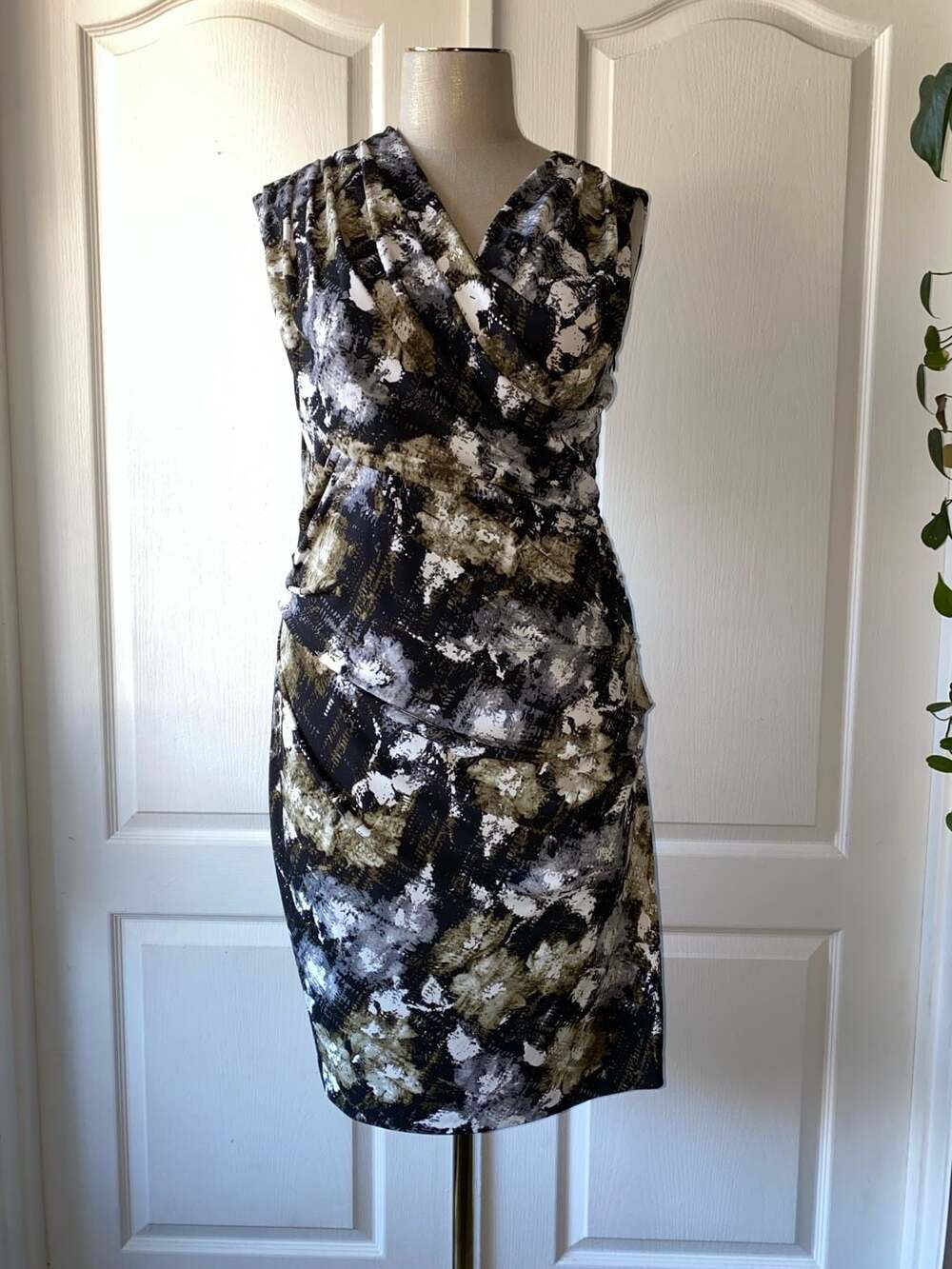 Suzi Chin for Maggy Boutique Abstract Print Ruched Sheath Dress Size 12